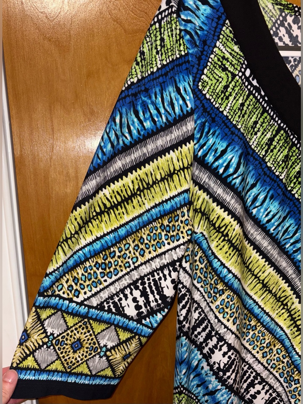 Chico’s green/blue printed jersey knit 3/4 sleeve v-neck dress Size 3 - Picture 4 of 7